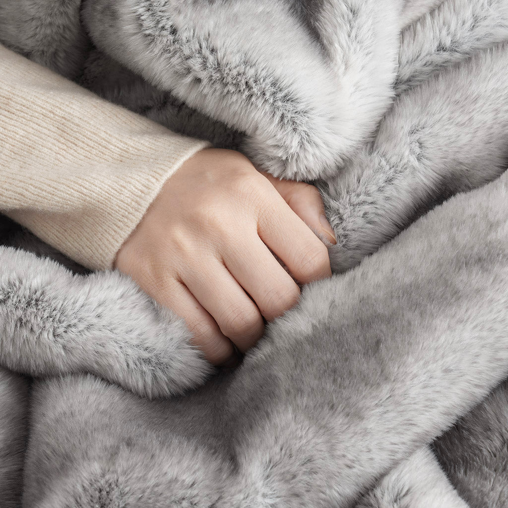 Luxe Mink Faux Fur Blanket – Evergrace Home Inc
