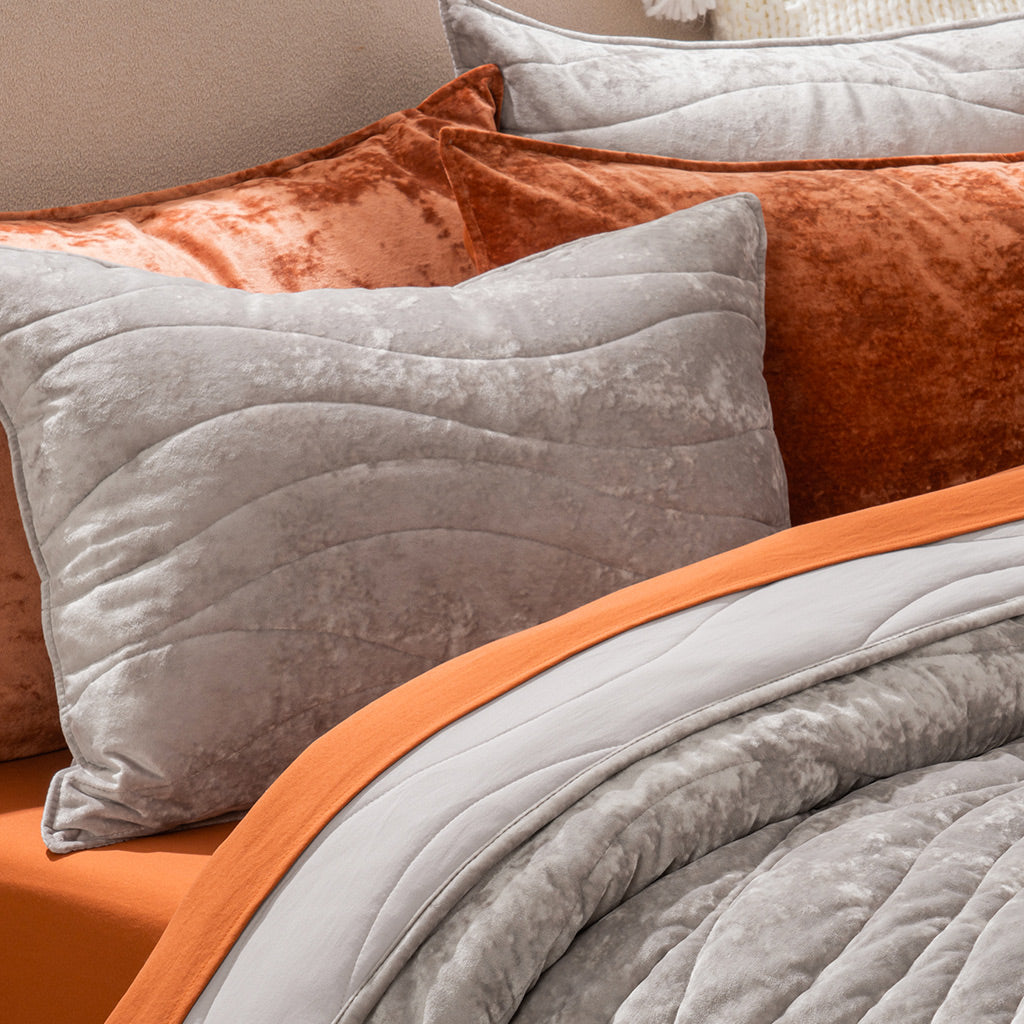 LuxeVelvet™ Wave Crushed Velvet Quilt Set – Evergrace Home Inc